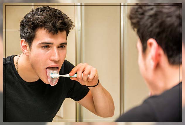 man cleaning his tongue